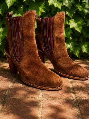 UGG Olivya Brown Leather Shearling Soled Classic Heeled Suede Boots, 6.5